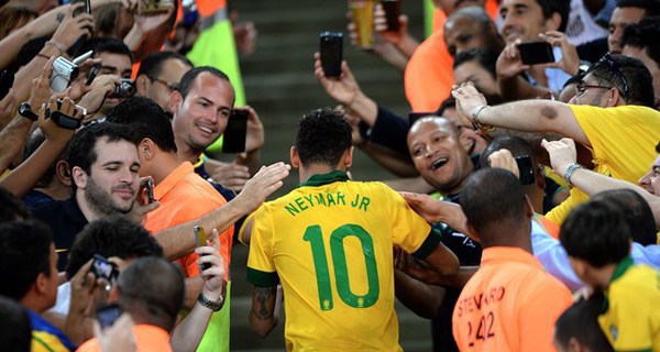 Neymar fan arrested for sneaking into Brazil hotel laundry