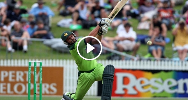 biggest sixes in cricket history Afridi