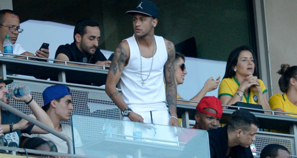 Neymar bumps
